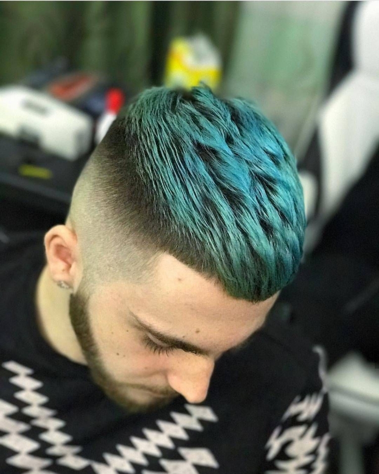 Мужские прически с синими волосами