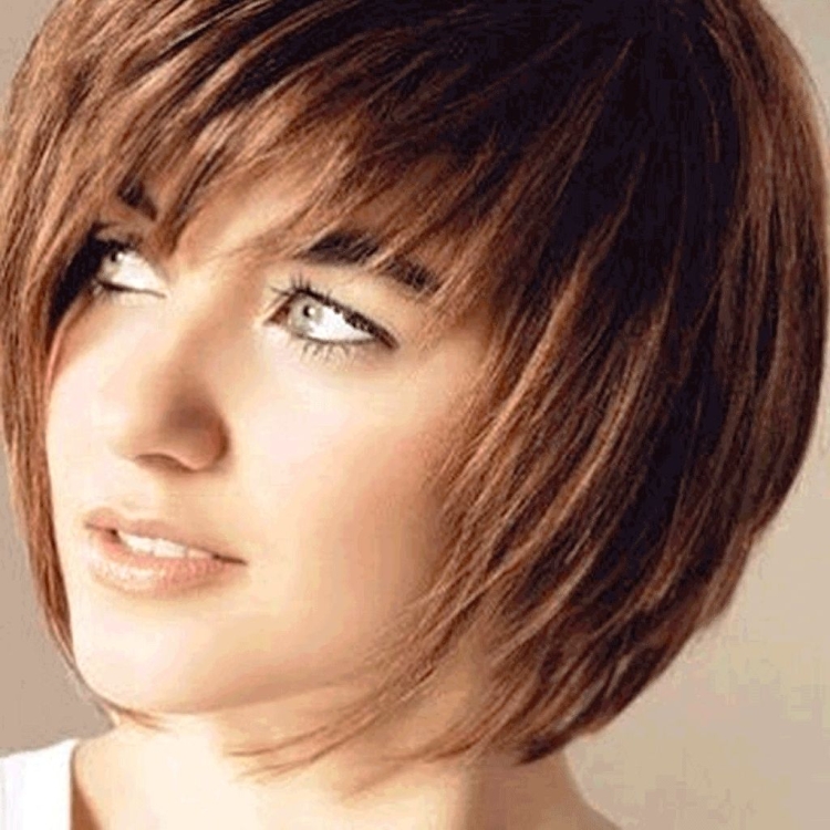 Градуированное Боб каре с рваной челкой