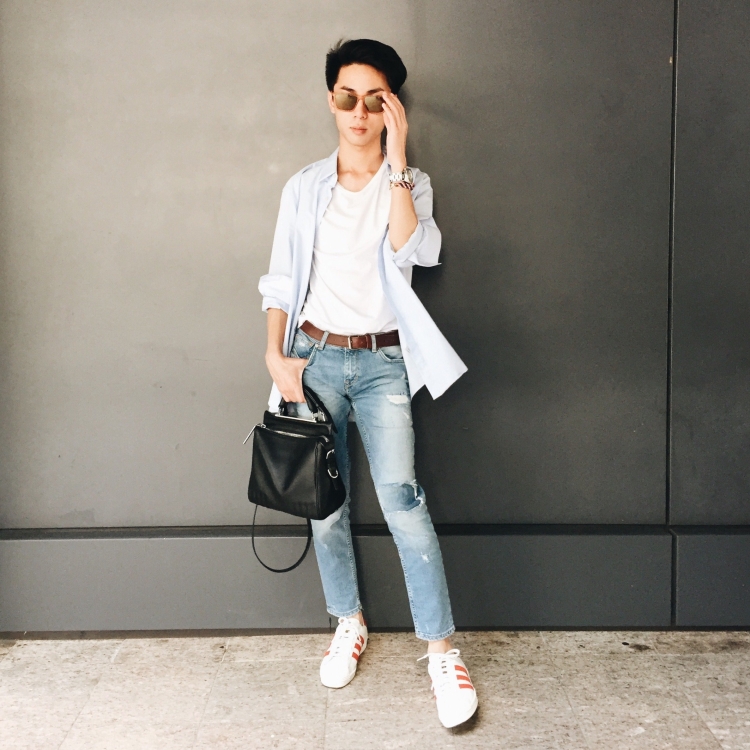 Джинсы и белая рубашка женская