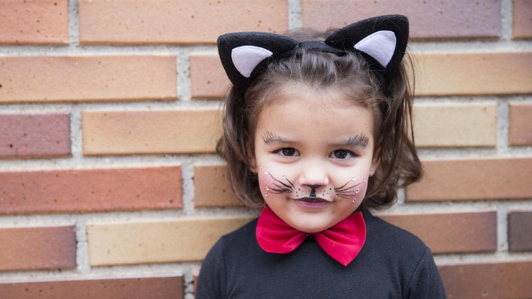 Кошачья мордочка на лице