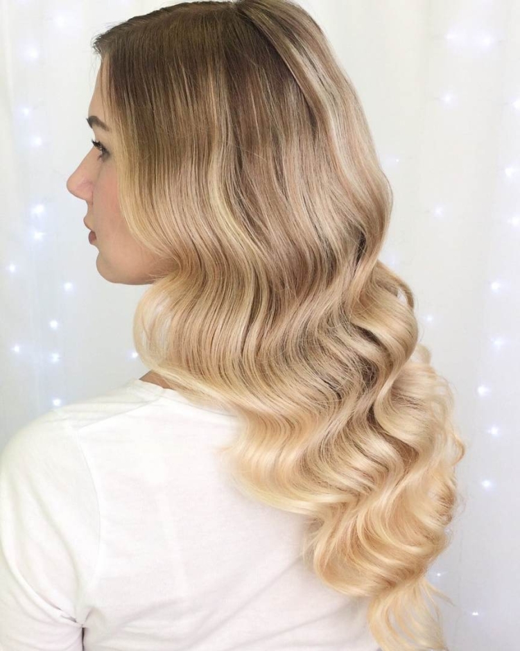 Голливудская волна на светлые волосы