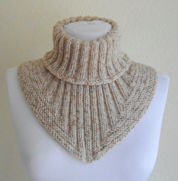 Манишка спицами для женщин