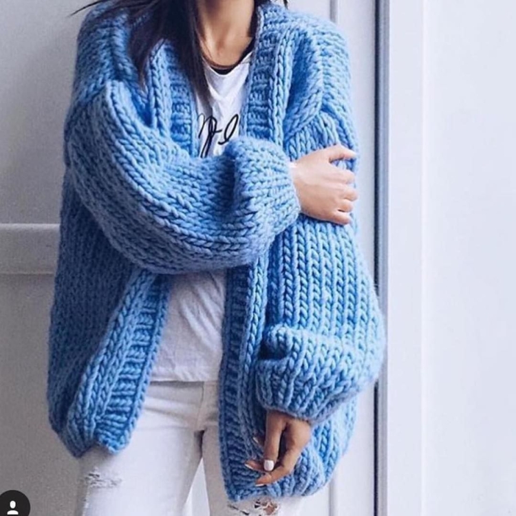 Объемный вязаный кардиган