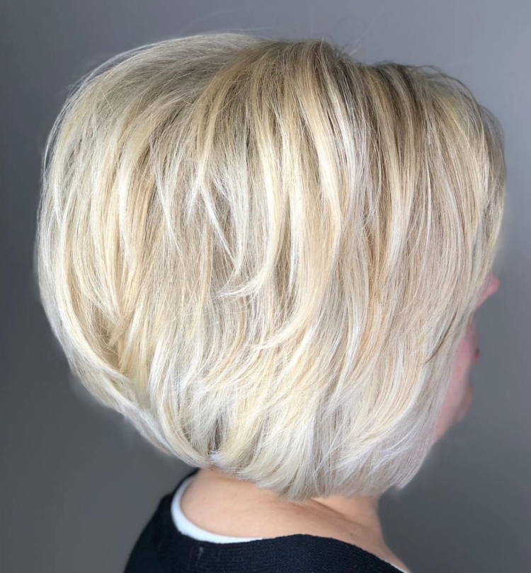 Градуированный Боб блонд