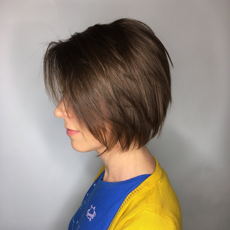 Стрижка layered short Bob