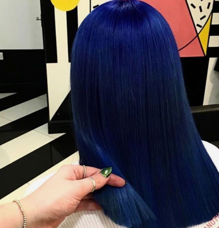 Синий цвет на темных волосах без осветления