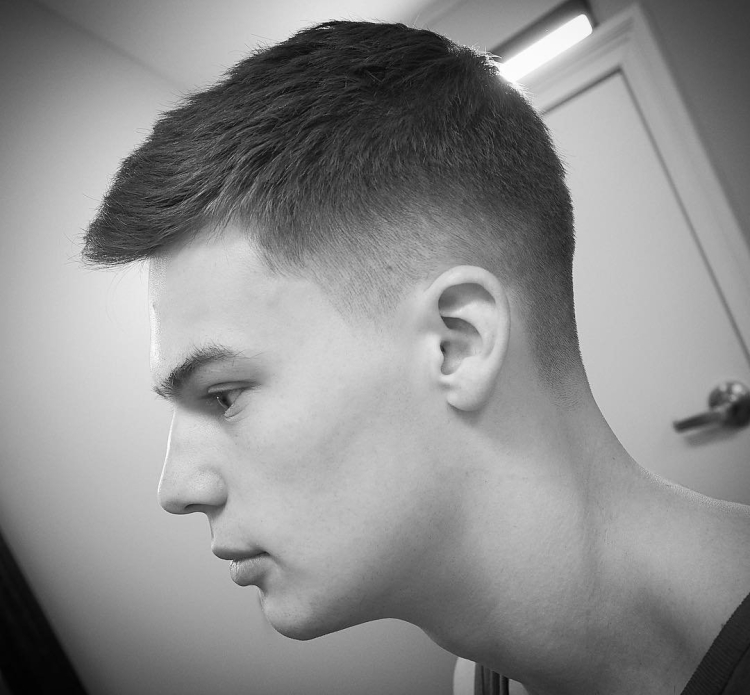 Мужские стрижки полубокс модельная