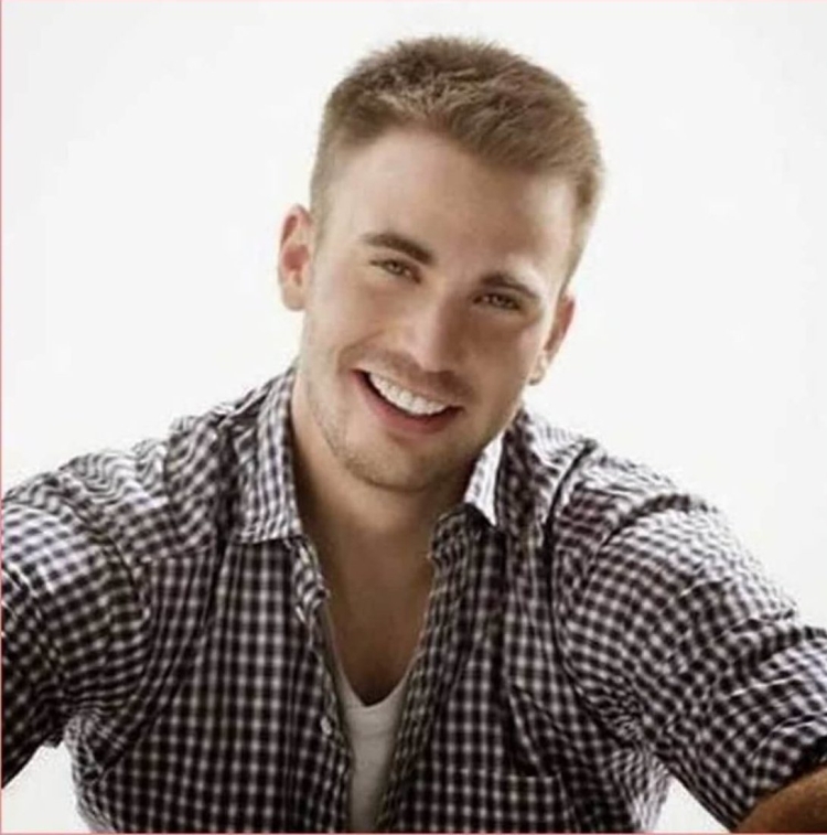 Крис Эванс короткая стрижка