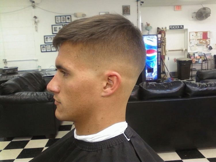 Мужские стрижки теннис модельная полубокс