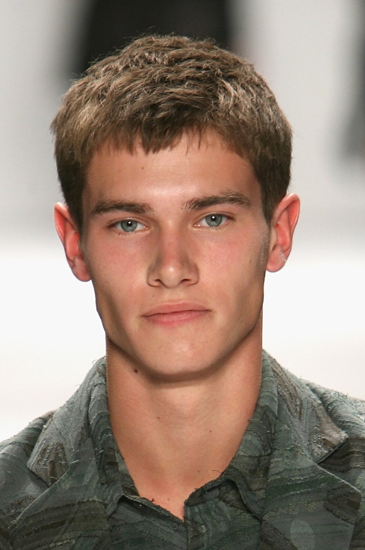 Мужская стрижка теннис 2022