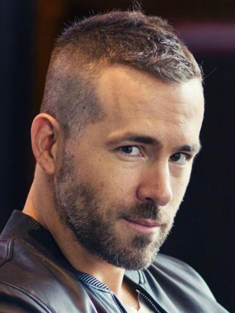 Райен Рейнольдс короткая стрижка