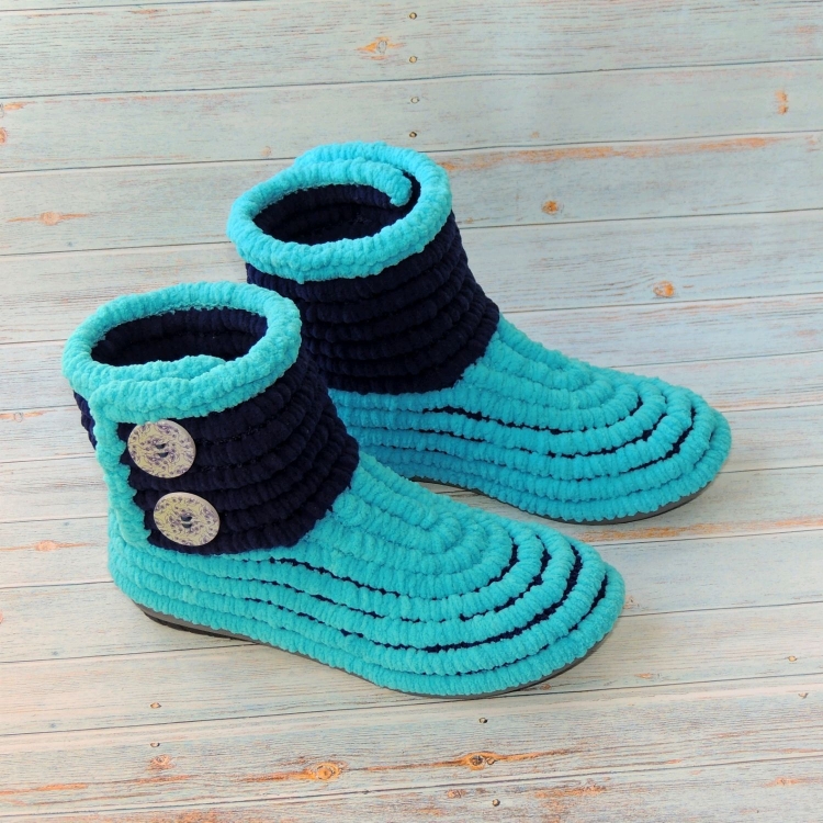 Вязаные детские сапожки