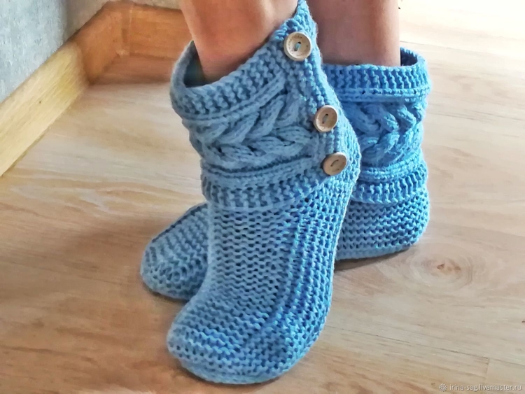 Вязаные тапочки сапожки