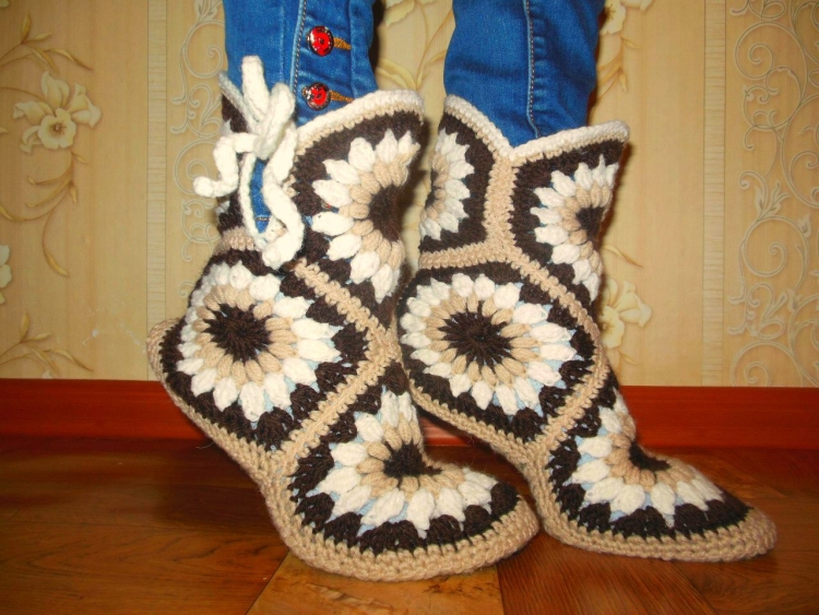 Вязаные тапочки сапожки крючком