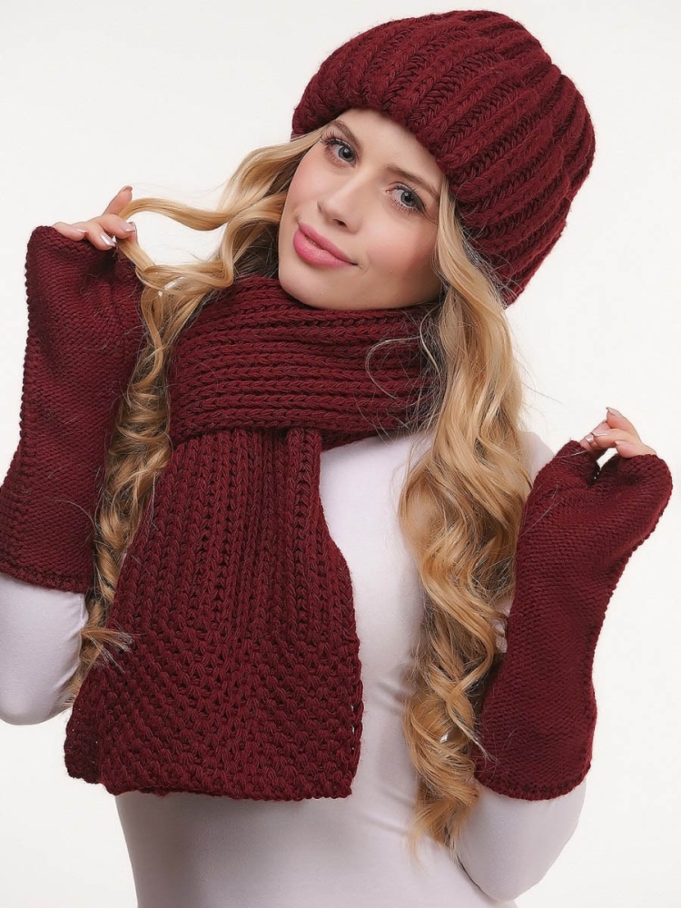 Бордовая шапка