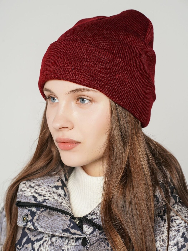 Бордовая шапка женская