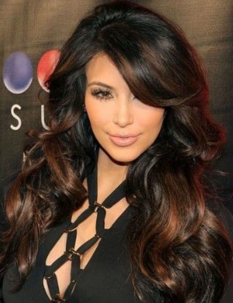 Ким Кардашян с кудрями