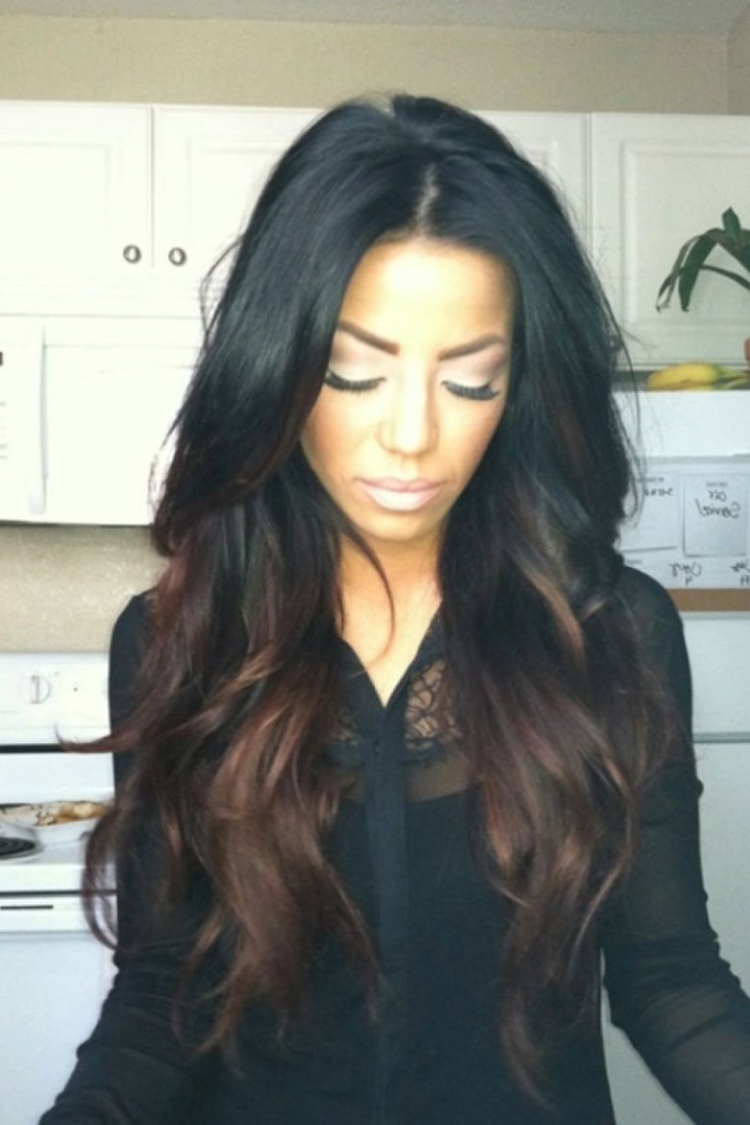 Белая прядь на темных волосах с рождения