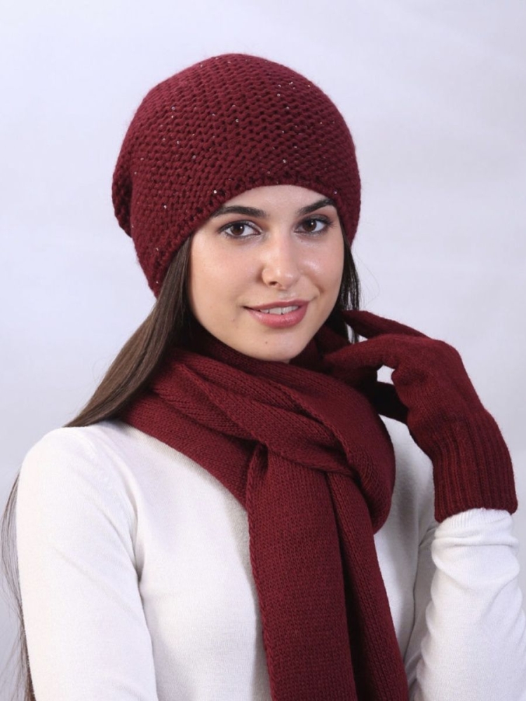 Шапка цвета марсала