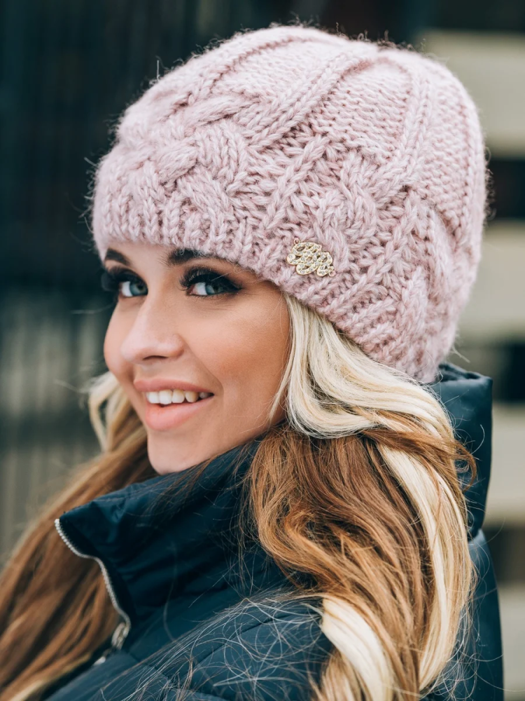 Шапка вязаная женская