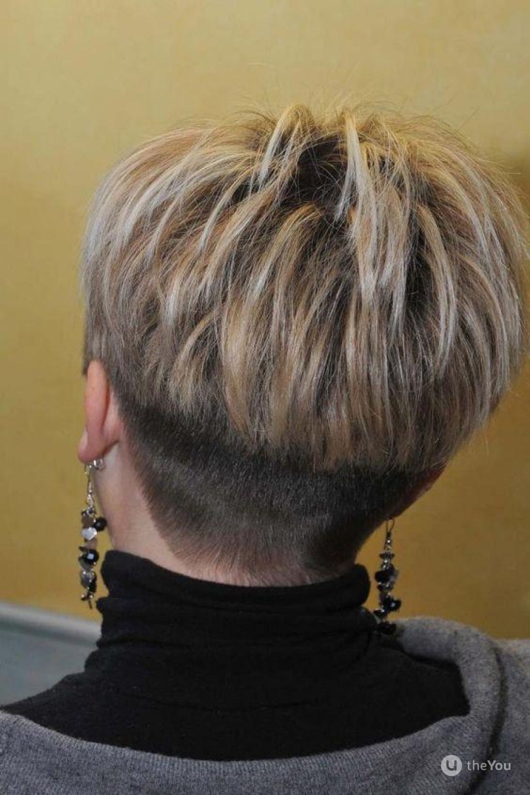 Стрижка с коротким затылком