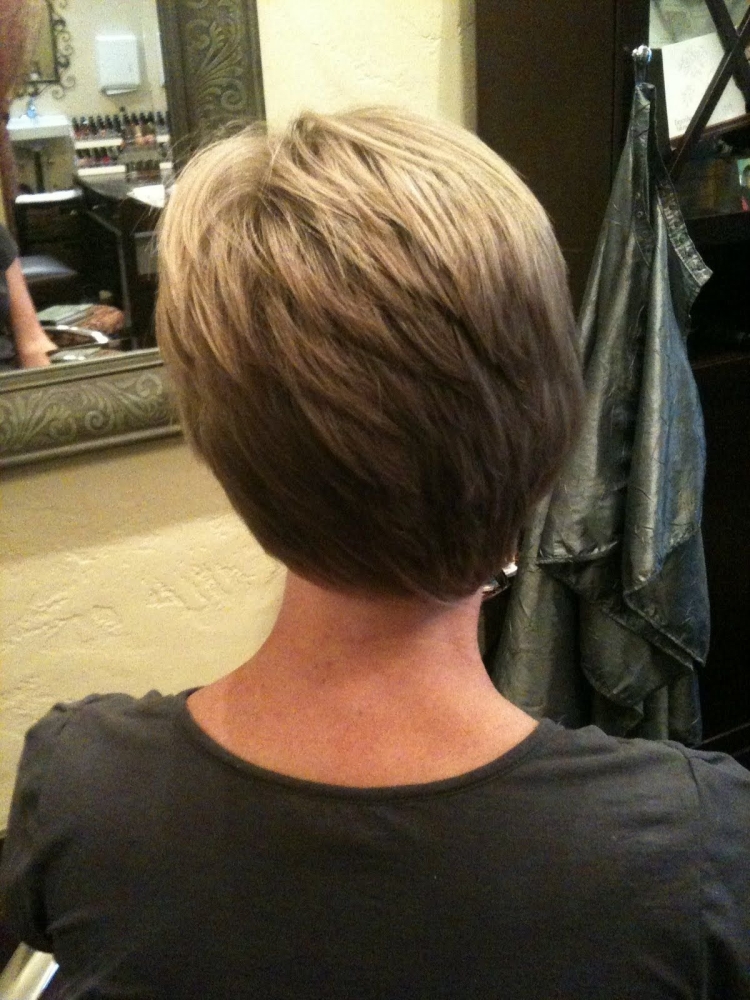 Короткая стрижка с челкой вид сзади