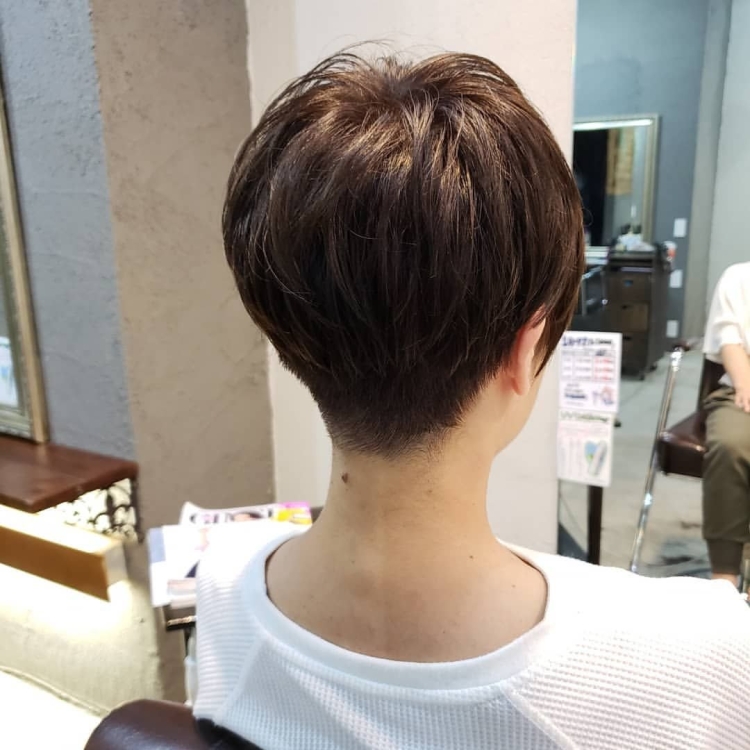 Стрижка шапочкой женская вид с затылка