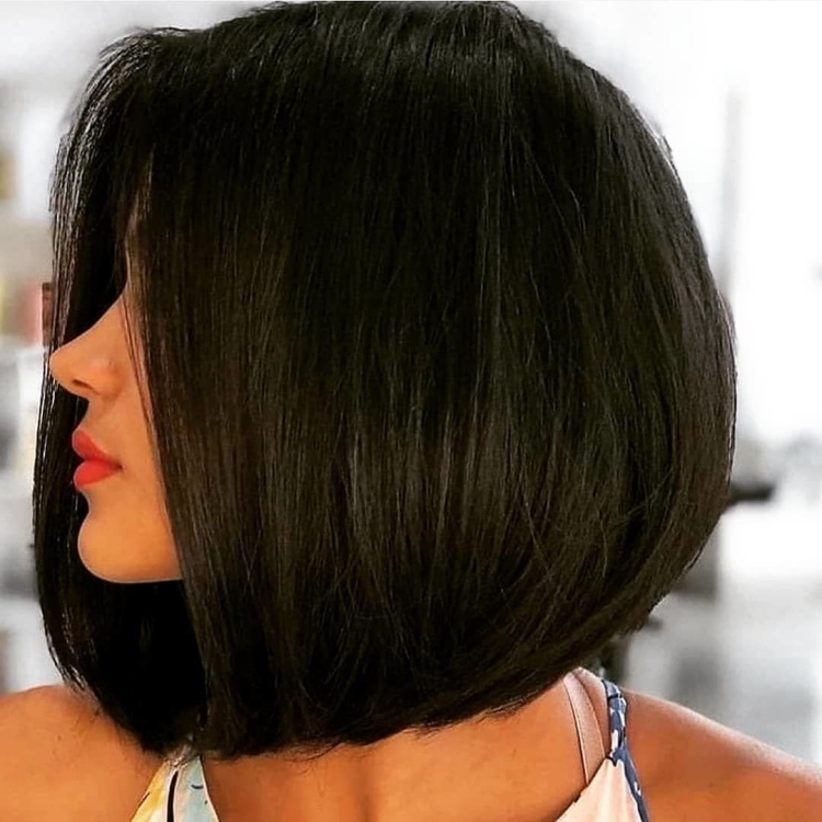 Удлинённый Боб каре чёрные волосы