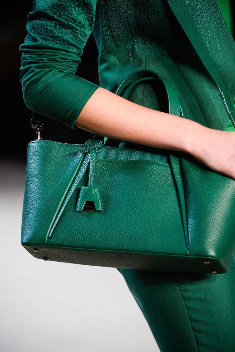 Изумрудный цвет