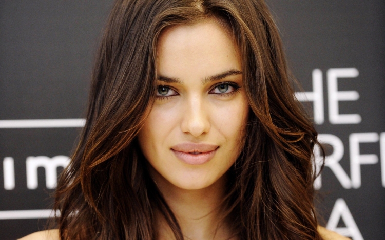 Ирина Шейк стрижка Каскад