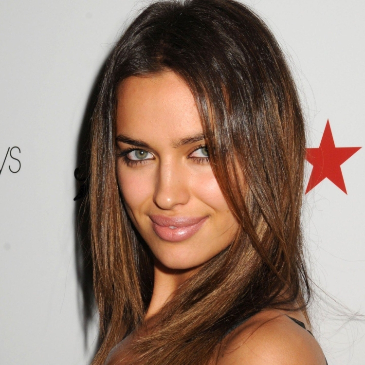 Ирина Шейк цвет волос