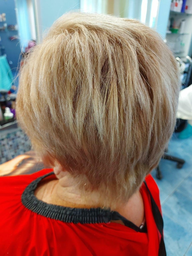 Стрижка Каскад на короткие волосы вид сзади