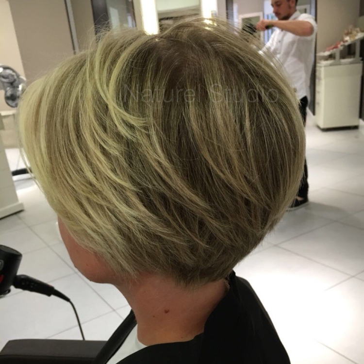 Стрижка Боб градуированный вид сзади