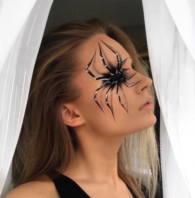 Аквагрим паучок на щеке