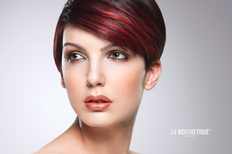 Красное колорирование на короткие волосы