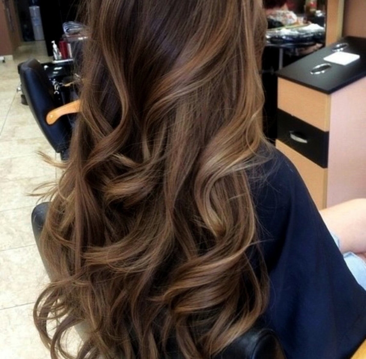 Естественное мелирование на темные волосы