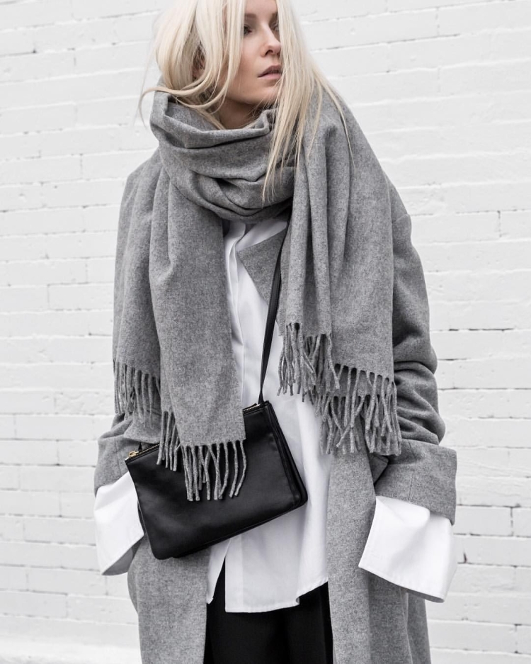 Серый стильный шарф