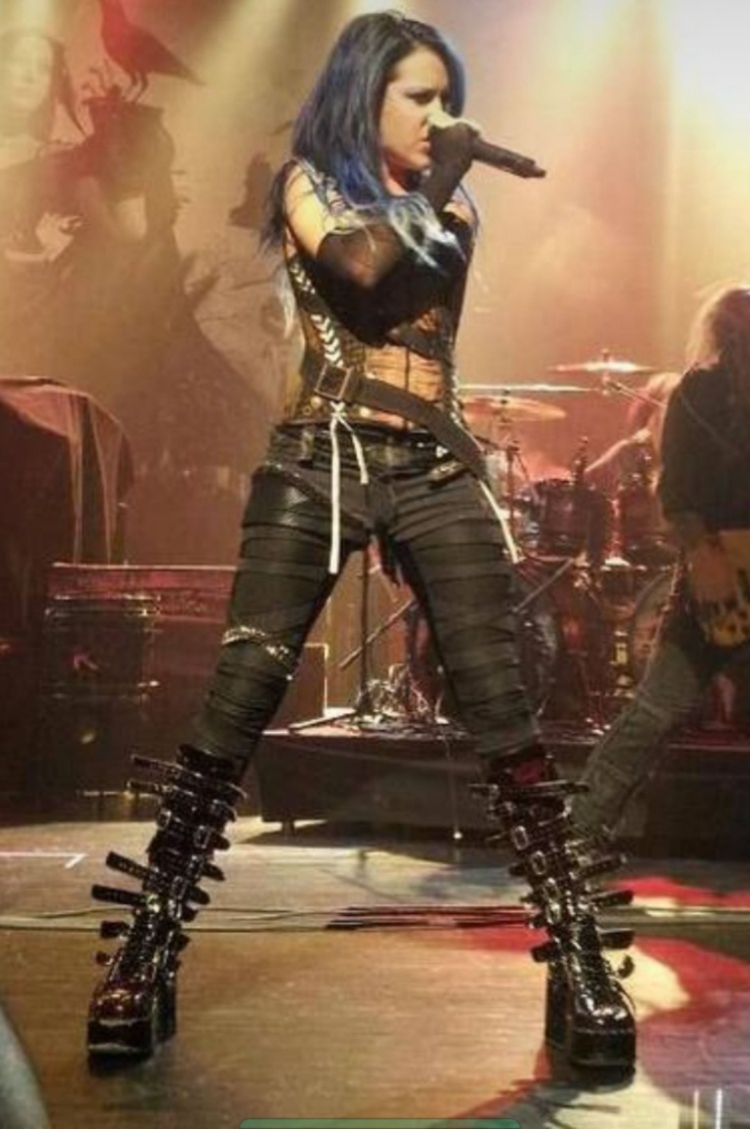 Одежда певцов хеви метал
