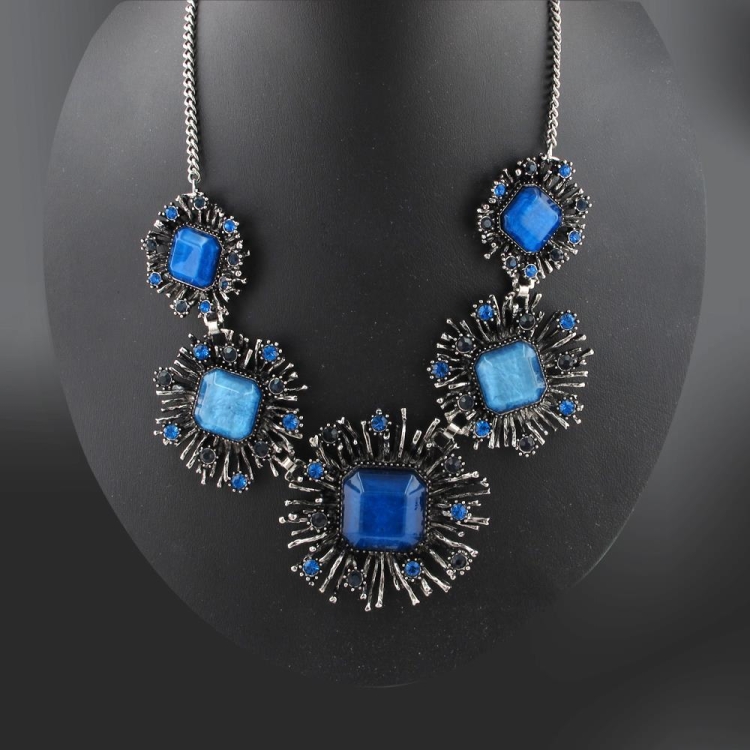 Красивое ожерелье