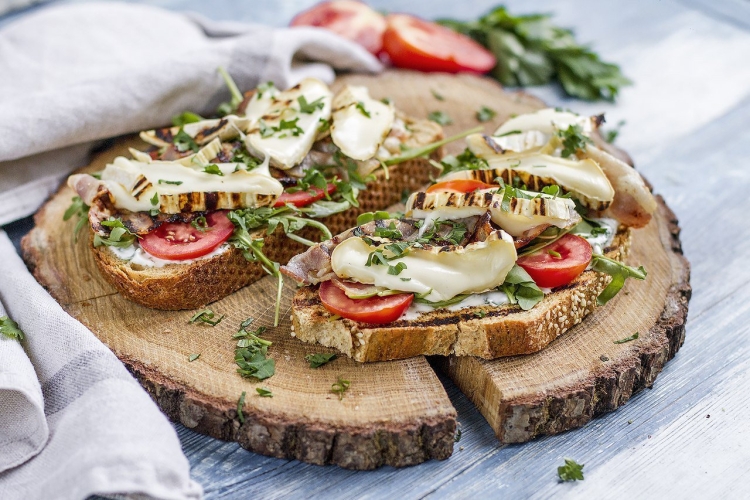 Брускетта с сыром Бри