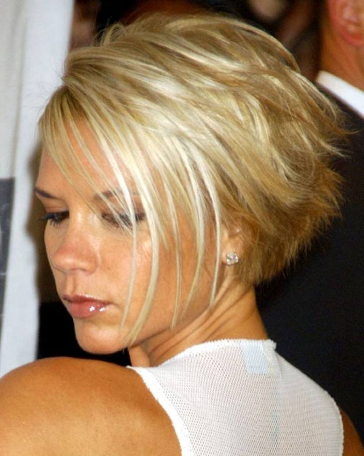 Виктория Бекхэм с короткой стрижкой