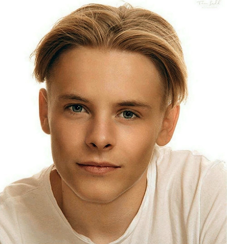Стрижки для подростков на прямой пробор