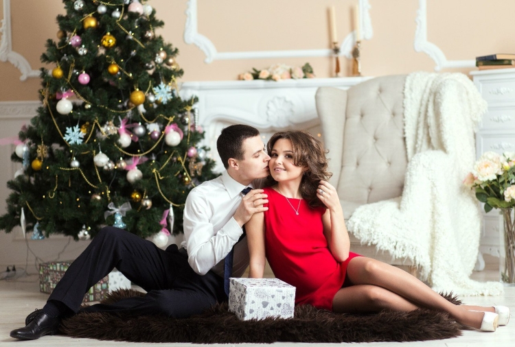 Позирование для фотосессии новогодние в студии