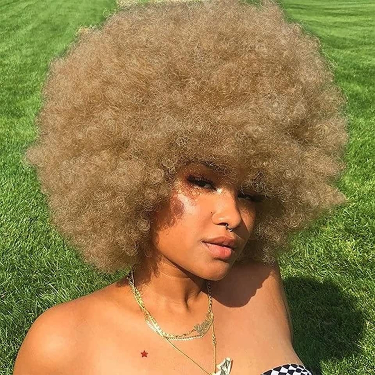 Афро прическа блондинка