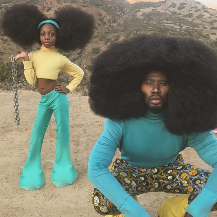 Бенни Харлем высокая причёска