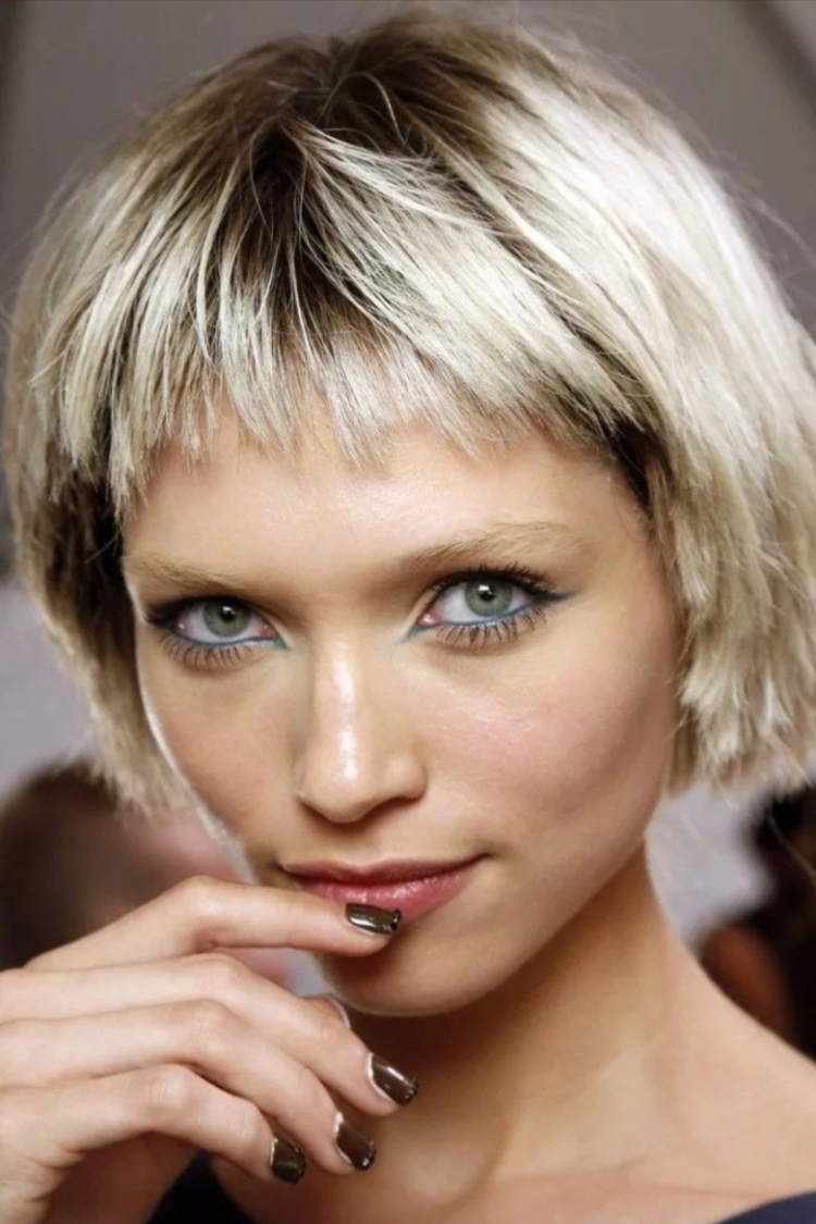 Короткая стрижка с короткой рваной челкой