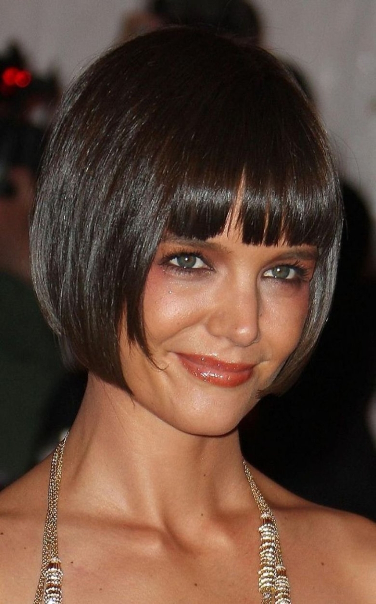 Стрижка Блант Боб с челкой