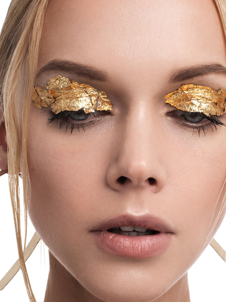 Макияж с золотыми тенями