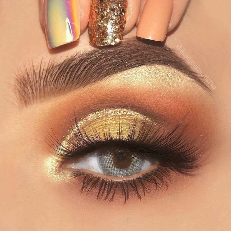 Макияж с золотыми тенями