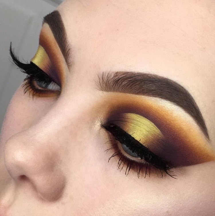 Макияж с желтыми тенями